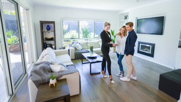 agent_couple_living_room1156630287 (1)