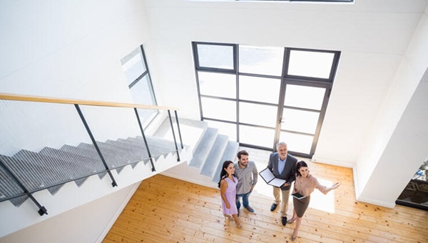 agent_house_viewing_736x414 (1)