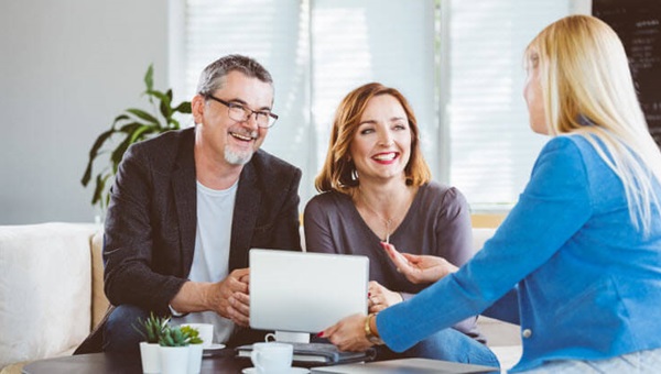couple_agent_paperwork_happy1188896041 (1)