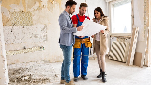 couple_builder_renovation_736x414 (1)