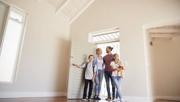 family_renting_house_736x414 (1)