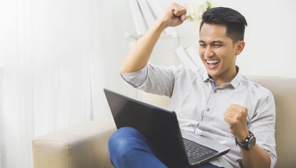 happy_man_laptop_408303589 (1)