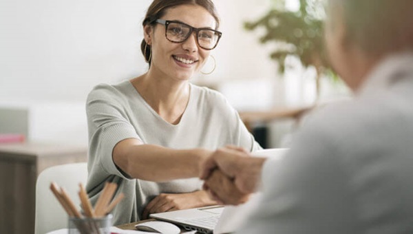 property_manager_shaking_hands1007121872 (1)