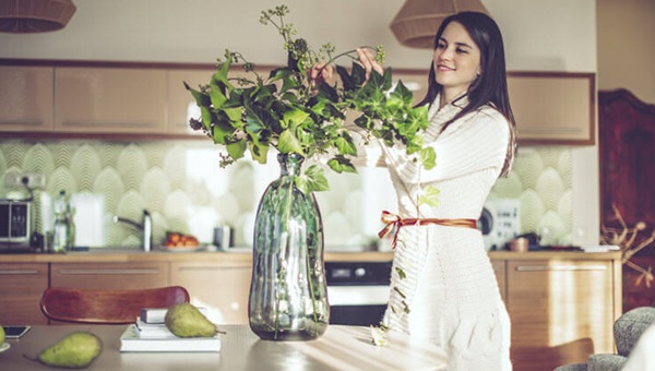 woman_flowers_736x414 (1)