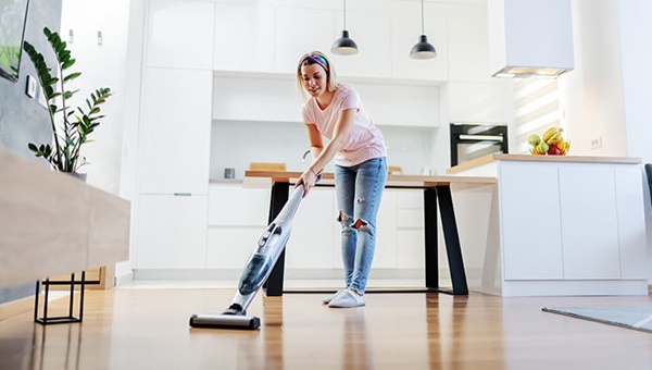 woman_vaccuming_wooden_floor-1181495138 (1)
